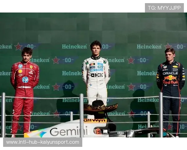 赛点瞬间回放：诺里斯用哪三圈拉开胜负，诺里斯家境